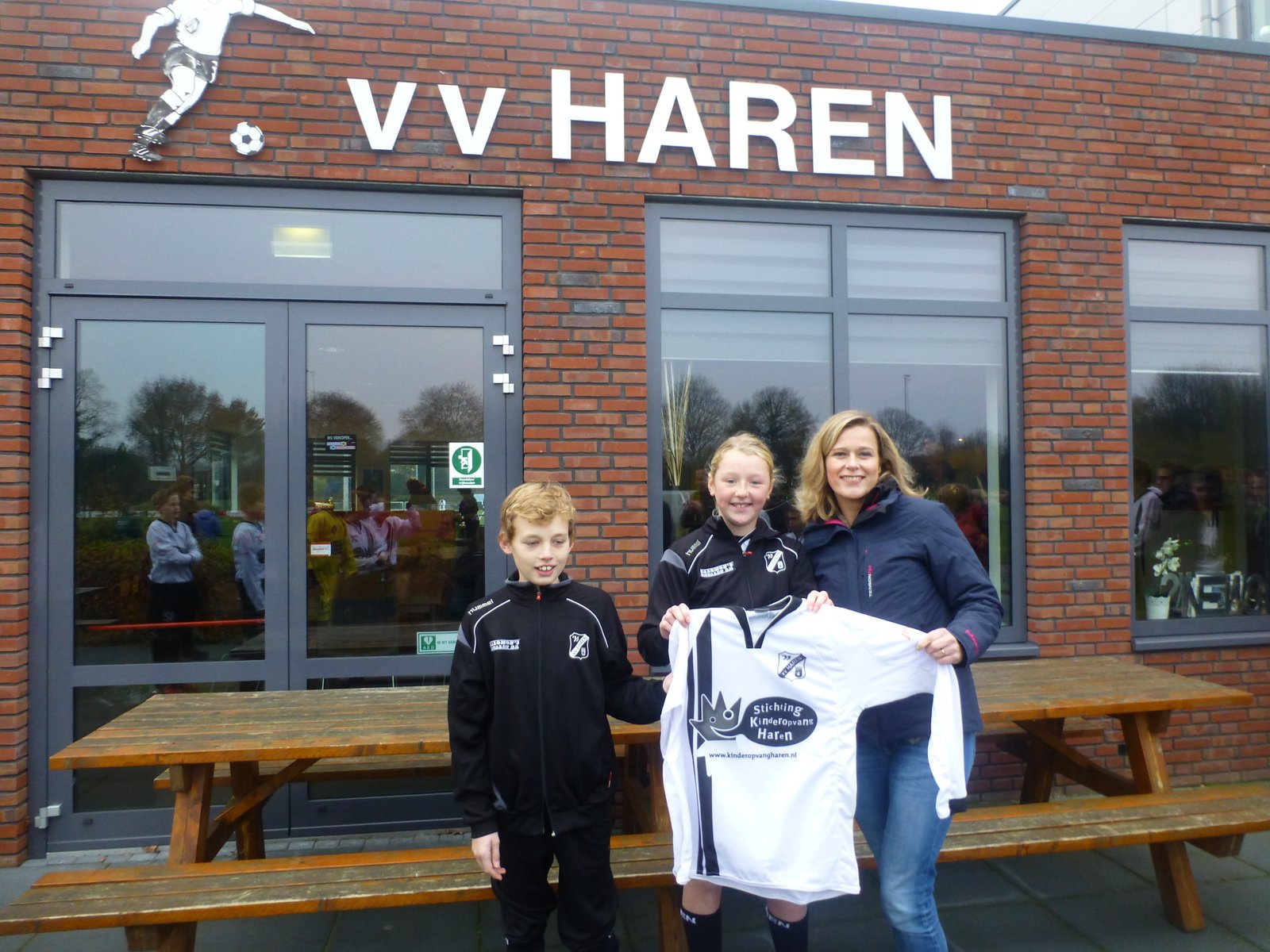 Stichting Kinderopvang Haren trotse nieuwe sponsor D-ers vv Haren